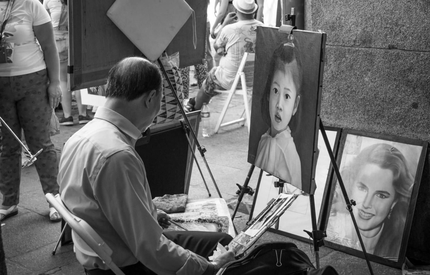 Séance de travail lors d'un atelier de dessin en perspective